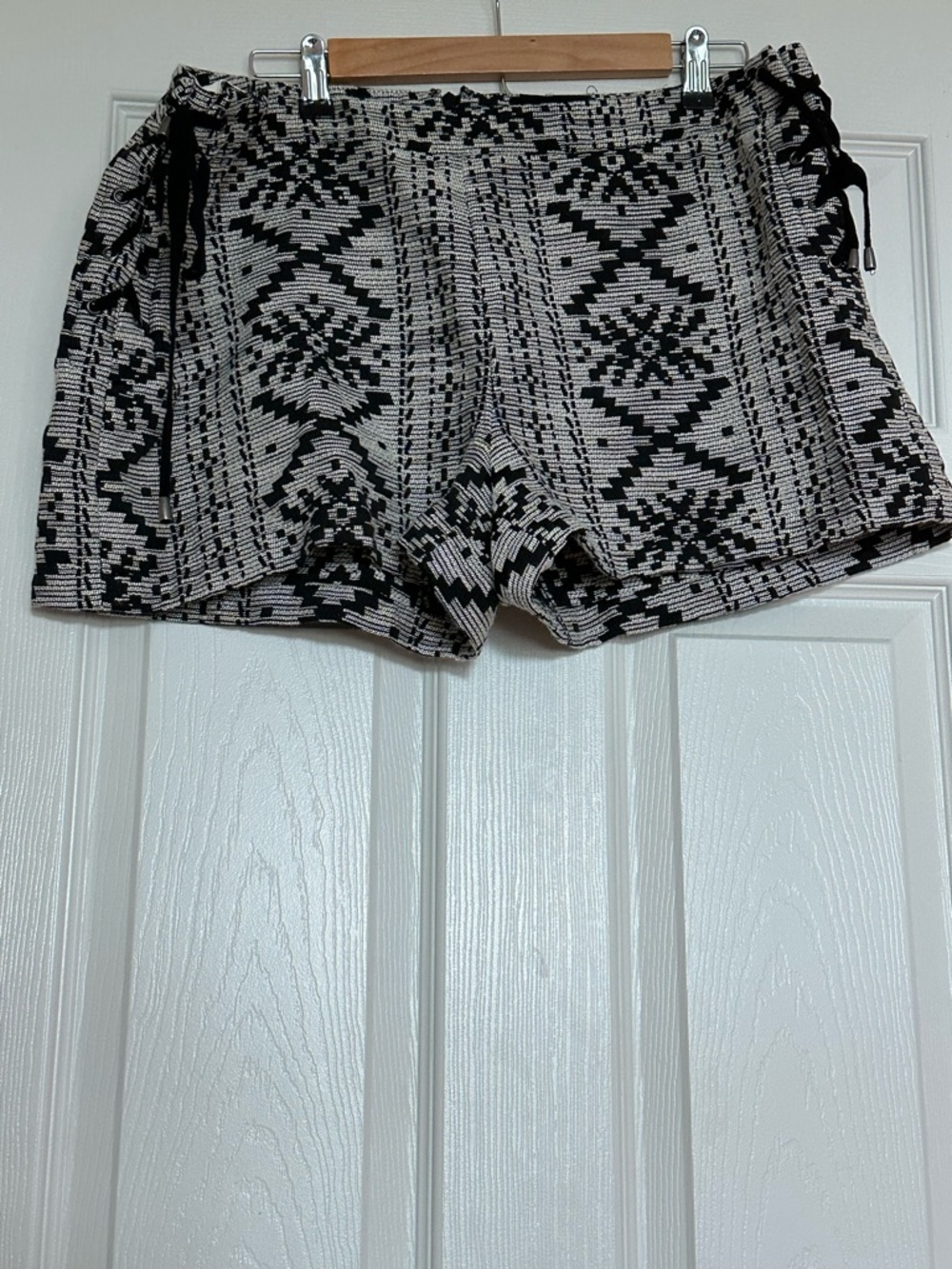 Black & White Woven Aztec Print Women’s Shorts